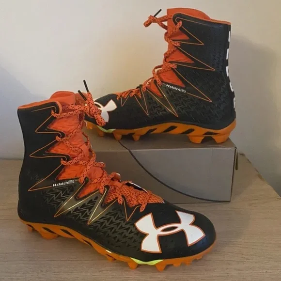 🔥Under Armour Highlight Clutch fit MC Football Black/Orange